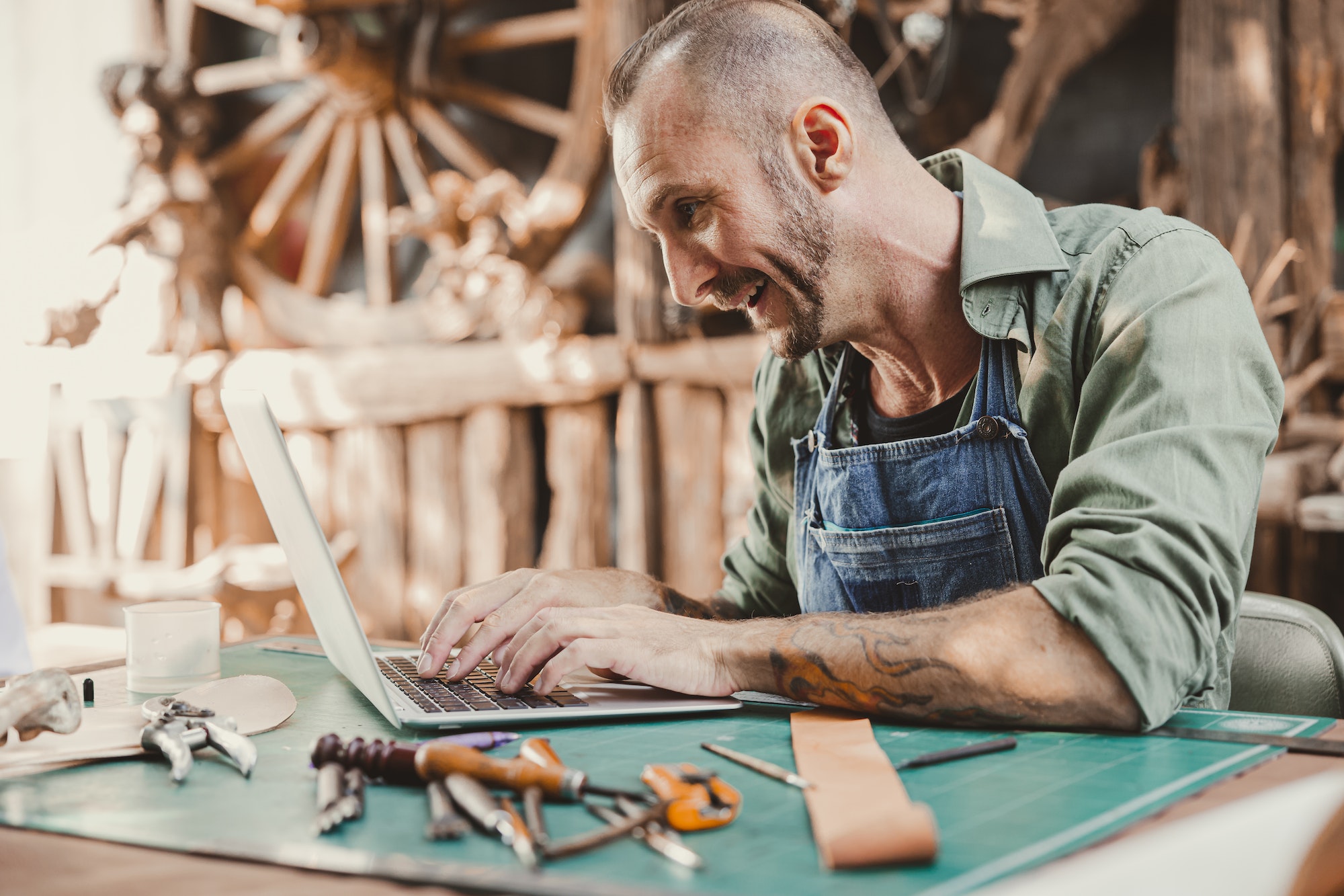 Leather maker artist sale handcraft products online with own small business